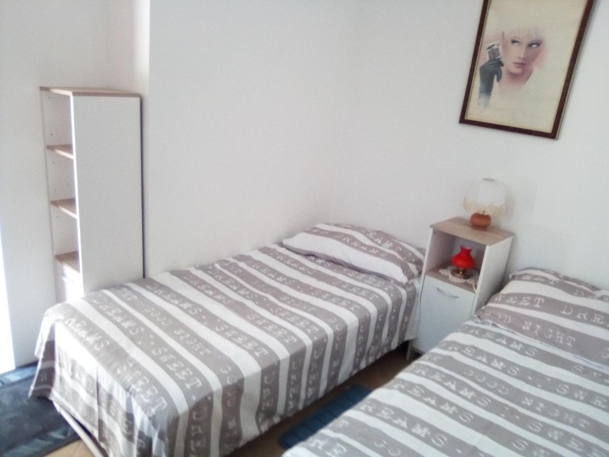 Kuca Melita -jacuzzi Holiday home *